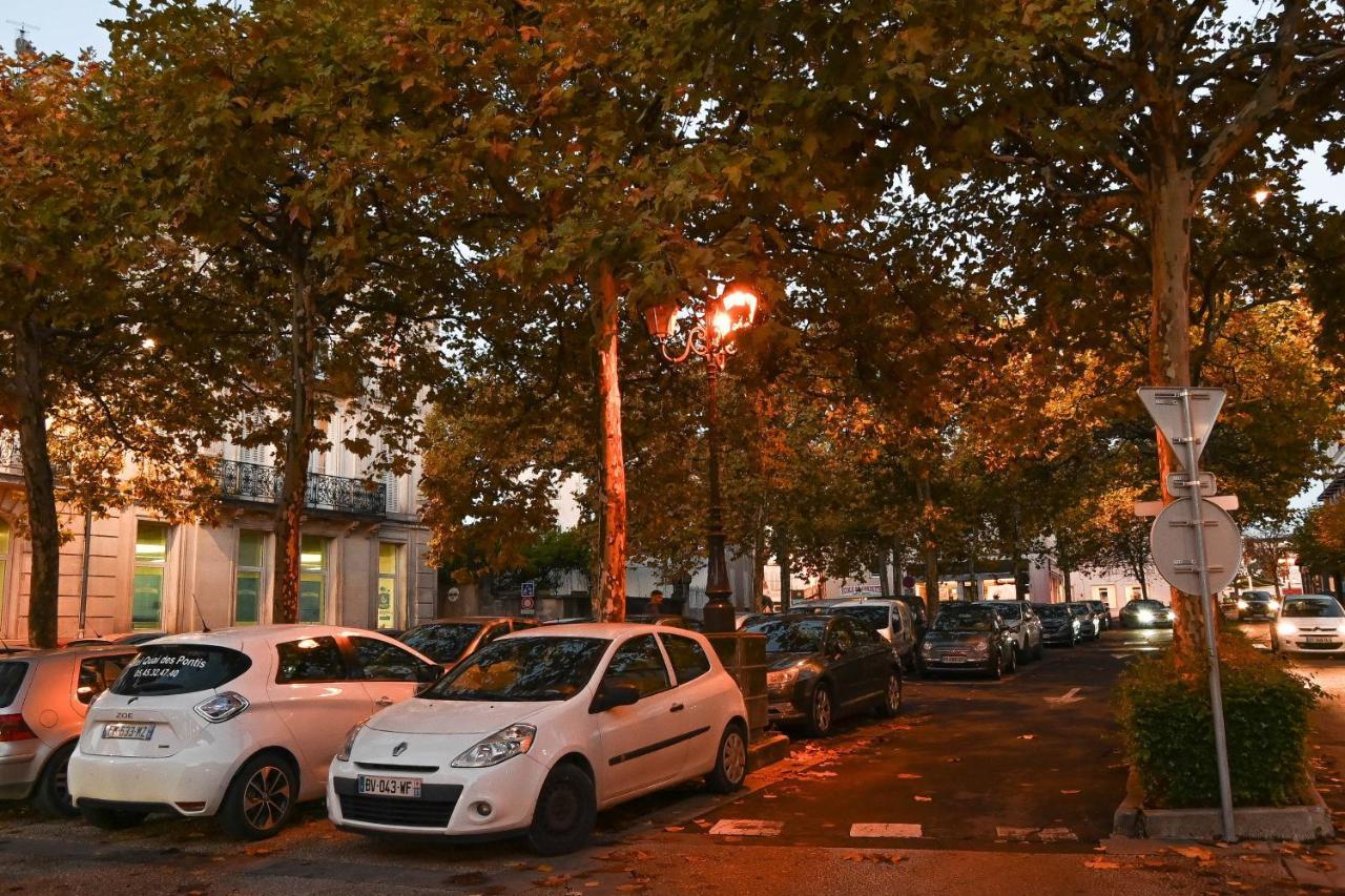 L'Albizia #Hyper-Centre #Marche Couvert Cognac Esterno foto